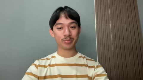 Snapshot of sweetguy102103 chatting on 02.18.26 khrayan online show from 02.18.26