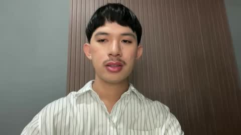Snapshot of sweetguy102103 chatting on 02.27.26 khrayan online show from 02.27.26