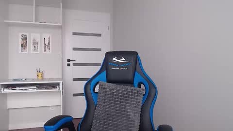 Snapshot of sweetheart_77 chatting on 02.17.26 Emma online show from 02.17.26