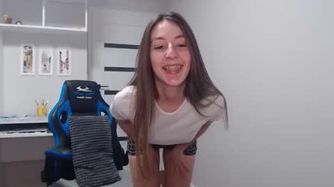 Snapshot of sweetheart_77 chatting on 02.26.26 Emma online show from 02.26.26