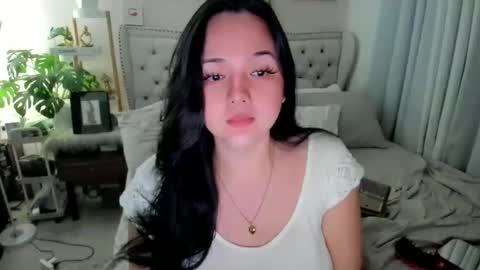 Snapshot of sweethoney369 chatting on 10.01.25 Layla online show from 10.01.25