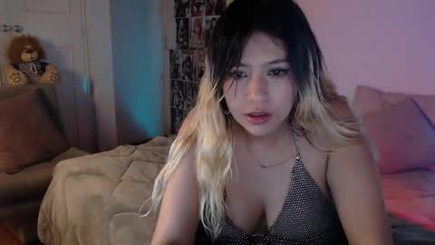 Snapshot of sweethotsin_sexy69 chatting on 01.19.25 online show from 01.19.25