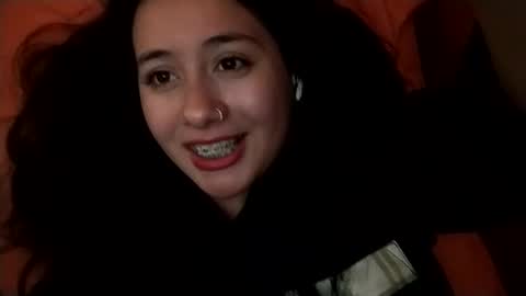 Snapshot of sweetie__annie chatting on 02.26.26 Ana Mara i cant Make noise My family is here online show from 02.26.26