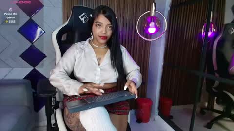 Snapshot of sweetie_foxxxx chatting on 10.30.25 violeta online show from 10.30.25
