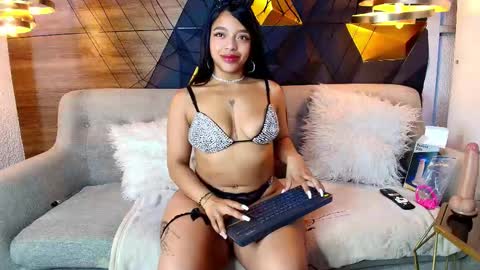 Snapshot of sweetie_foxxxx chatting on 11.03.25 violeta online show from 11.03.25