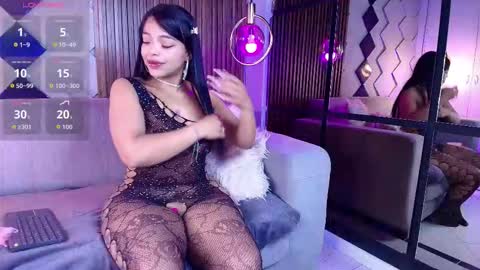 Snapshot of sweetie_foxxxx chatting on 11.14.25 violeta online show from 11.14.25