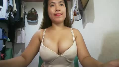 Snapshot of sweetie_trishiaxx chatting on 05.28.26 Your GoodGirlSweet trish online show from 05.28.26