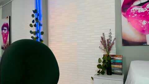 Snapshot of sweetieandjuiicy chatting on 01.22.25 Call me Nataly online show from 01.22.25