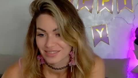 Snapshot of sweetiedarlingxoxox chatting on 09.20.25 Daddy Babby Girl online show from 09.20.25