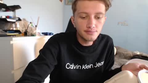 Snapshot of sweetieecreamy chatting on 11.01.25 Cat online show from 11.01.25