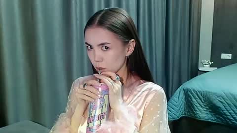 Snapshot of sweetieee_kira chatting on 11.09.25 sweetieee_kira online show from 11.09.25