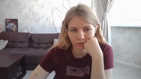 SweetieeFox online show from 09.14.25