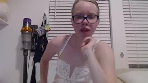 Snapshot of sweetiek1tty chatting on 09.12.25 Sweetiek1tty online show from 09.12.25