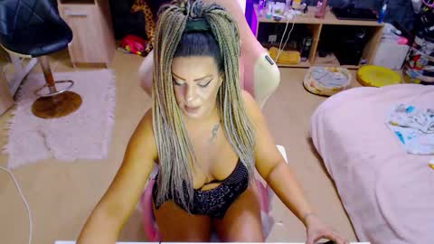 Snapshot of sweetjess022 chatting on 09.30.25 jessica online show from 09.30.25