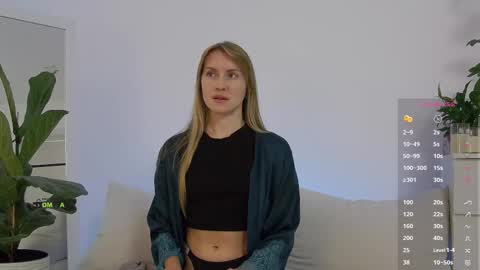 Snapshot of sweetkira1 chatting on 09.24.25 SweetKira1 online show from 09.24.25