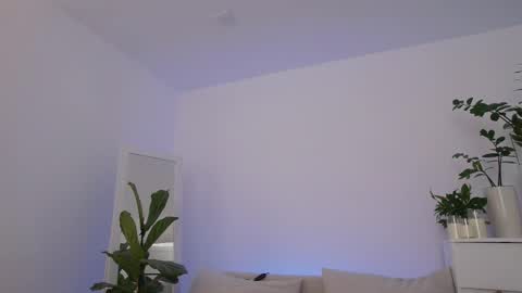 Snapshot of sweetkira1 chatting on 10.08.25 SweetKira1 online show from 10.08.25