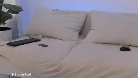 Snapshot of sweetkira1 chatting on 10.23.25 SweetKira1 online show from 10.23.25