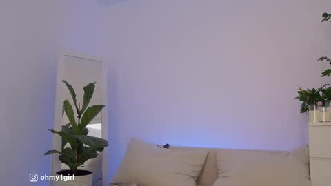 Snapshot of sweetkira1 chatting on 10.24.25 SweetKira1 online show from 10.24.25