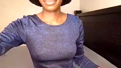 Snapshot of sweetl__ chatting on 12.09.24 Sweet Lisa online show from 12.09.24