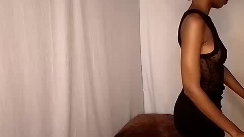 Snapshot of sweetl__ chatting on 12.12.24 Sweet Lisa online show from 12.12.24