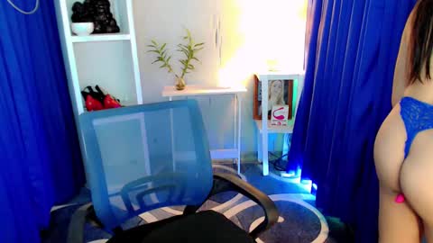 Snapshot of sweetladyapril chatting on 03.01.25 dessiree online show from 03.01.25