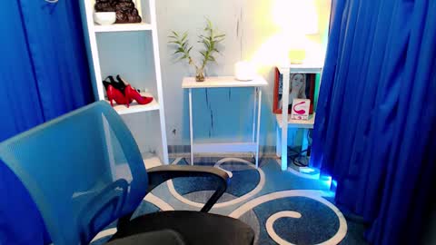 Snapshot of sweetladyapril chatting on 03.11.25 dessiree online show from 03.11.25