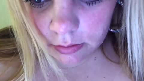 Snapshot of sweetlisa92 chatting on 12.17.24 Lisa online show from 12.17.24
