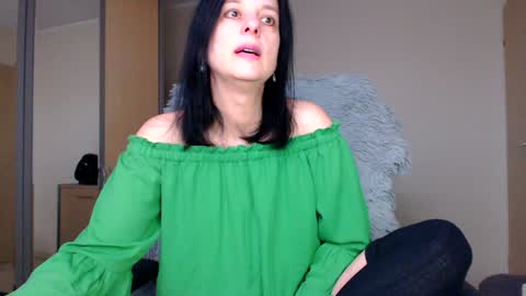 Snapshot of sweetlonglips_ chatting on 12.04.24 JenJenny online show from 12.04.24