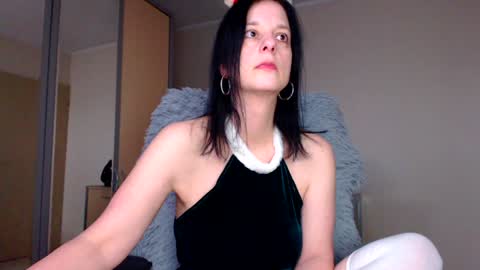 Snapshot of sweetlonglips_ chatting on 12.18.24 JenJenny online show from 12.18.24