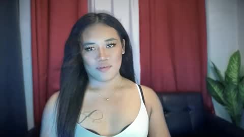 Snapshot of sweetlove_mia chatting on 10.16.25 your filipina girl MIA online show from 10.16.25