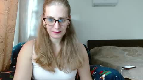 Snapshot of sweetmayaxoxo chatting on 01.24.25 sweetmayaxoxo online show from 01.24.25