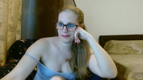 Snapshot of sweetmayaxoxo chatting on 02.28.25 sweetmayaxoxo online show from 02.28.25