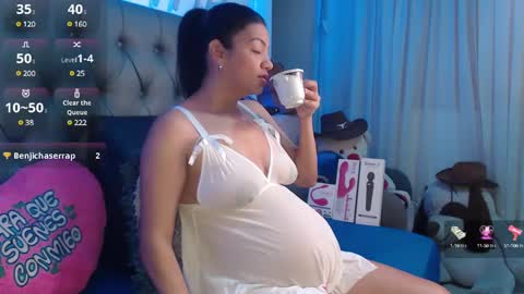 Snapshot of sweetmom12 chatting on 12.15.24 Sweetmom12 online show from 12.15.24
