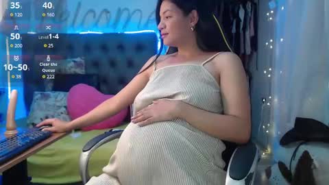 Snapshot of sweetmom12 chatting on 01.23.25 Sweetmom12 online show from 01.23.25