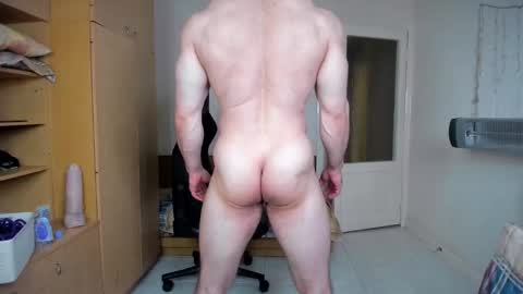 Snapshot of sweetmuscles_boy chatting on 06.05.26 Lorenzo online show from 06.05.26