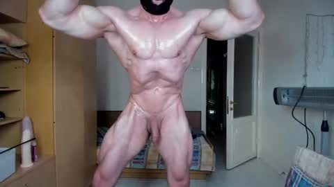 Snapshot of sweetmuscles_boy chatting on 06.14.26 Lorenzo online show from 06.14.26