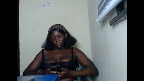 Snapshot of sweetnectarx chatting on 02.15.25 sweetnectarx online show from 02.15.25