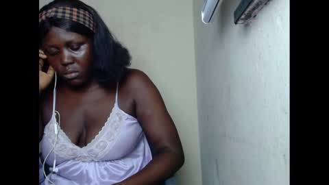 Snapshot of sweetnectarx chatting on 02.17.25 sweetnectarx online show from 02.17.25