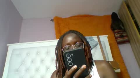 Snapshot of sweetnovah chatting on 06.04.26 Novah girlie online show from 06.04.26
