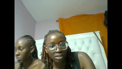 Snapshot of sweetnovah chatting on 06.06.26 Novah girlie online show from 06.06.26