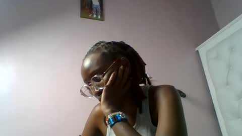 Snapshot of sweetnovah chatting on 06.07.26 Novah girlie online show from 06.07.26