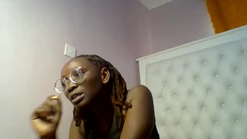 Snapshot of sweetnovah chatting on 06.08.26 Novah girlie online show from 06.08.26