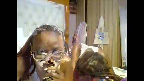 Snapshot of sweetnovah chatting on 06.09.26 Novah girlie online show from 06.09.26