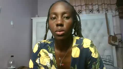 Snapshot of sweetnovah chatting on 06.15.26 Novah girlie online show from 06.15.26