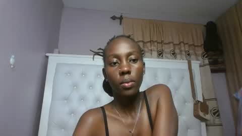 Snapshot of sweetnovah chatting on 06.16.26 Novah girlie online show from 06.16.26