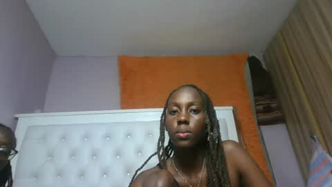 Snapshot of sweetnovah chatting on 06.20.26 Novah girlie online show from 06.20.26