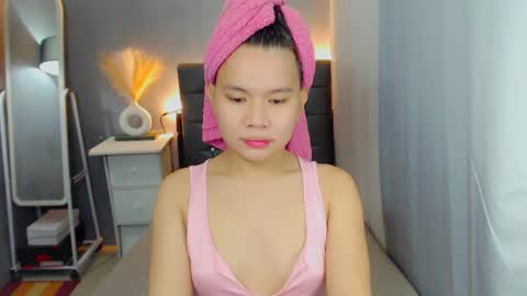 Snapshot of sweetnwildts chatting on 05.14.26 Ghena online show from 05.14.26