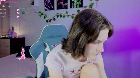 Snapshot of sweetparadox chatting on 10.03.25 Anya online show from 10.03.25