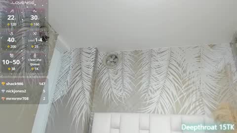 Snapshot of sweetpervert__ chatting on 01.18.25 MIA online show from 01.18.25