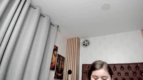 Snapshot of sweetpervert__ chatting on 03.08.25 MIA online show from 03.08.25